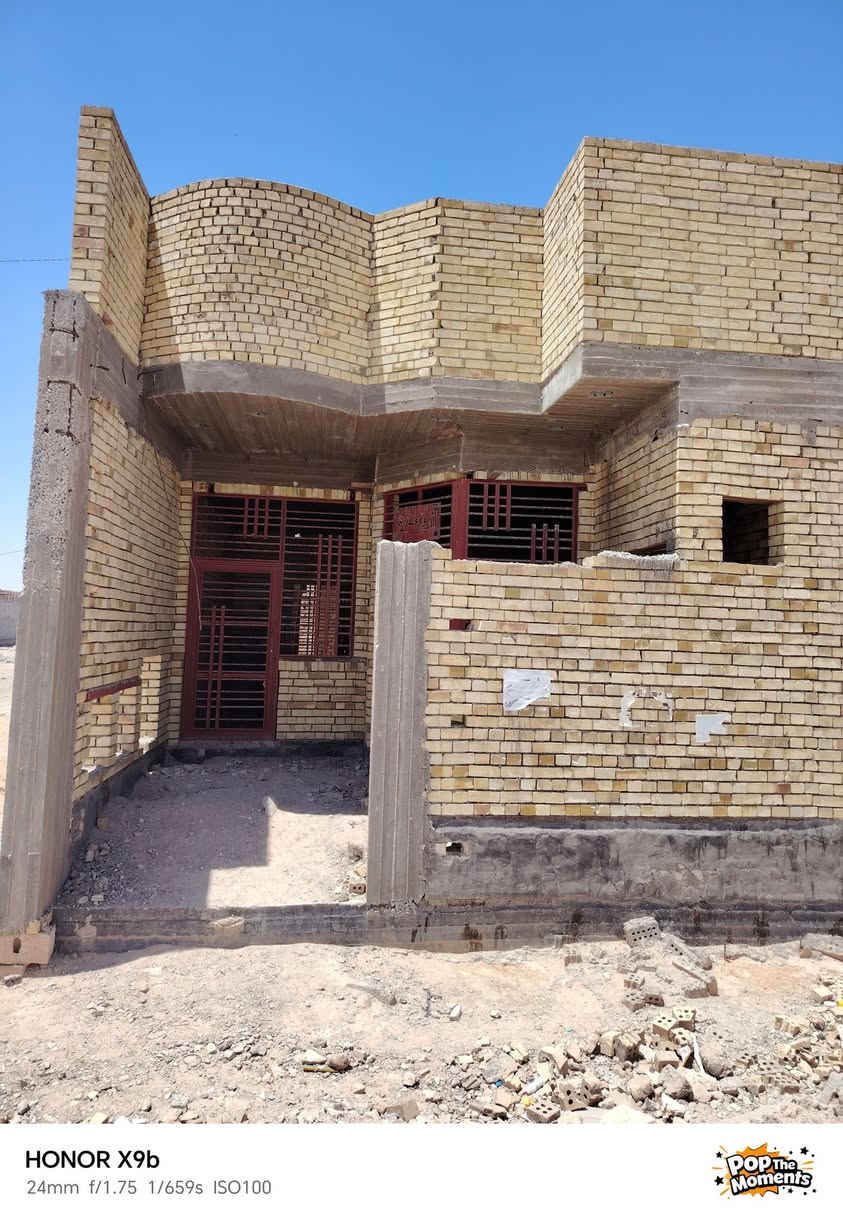 سلام عليكم عندي بيت للبيع طابو صرف المساحه ١٢٥ طابق واحد سقف كونكريت مسلح مخده اساس مسلح درجه أوله واجهيا ٦ وربع ونزال ٢٥ بناء طابوق جمهوري كربلاء حي أمن داخلي قطاع ٣٤ قرب سايدين بي غرفه صاله استقبال مطبخ مع صحيات داخليه او خارجيه سعر ٦٨ مع مجال المكتب بركات ام البنين استفسار على رقم *********** /*********** /*********** أرقام بيهن وتساب
