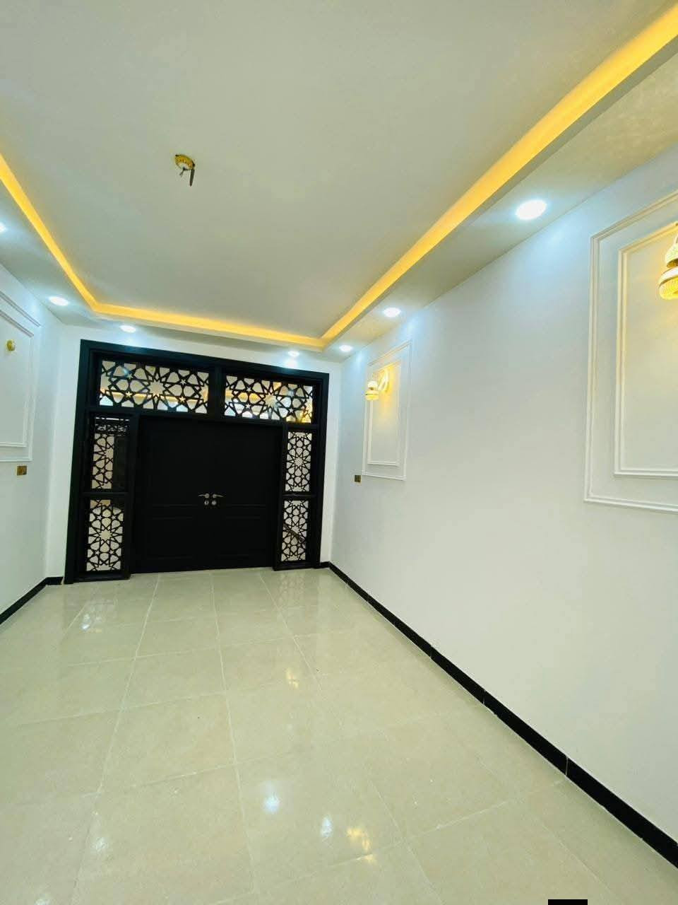 بيت🏠🤑 53مليون وبيه مجال 🤑
***********

بيت مساحه 150م #طابو_زراعي سند 25

#قريب_شارع_لحولي 

(عنوان لمكتب ) 
(  عمود 330 شارع الصب مقابل ملحق قريه الغدير                                

بيت جاهز مفتاح 🔑 
أساس وسقف صب مركزي 

منطقه كامله السكن #شوارع_تبليط 

غرفتين+ صاله + استقبال+مطبخ معزول + صحيات 

#مدارس // ماء//. كهرباء//. تبليط  /. خط مولد ذهبي 

وتساب
***********

ملاحظه// توجد لدينا كل المساحات من دور او قطع
