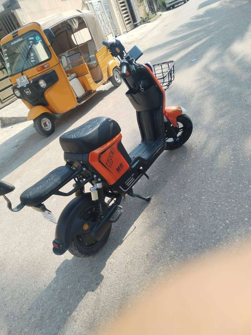 دراجه شحن موديل 25 كفاله عامه بطاريات عدد 5 بلوتوث شغال بريكات شغاله اشاير يمنى يسرى شغالات سعر 425 وبمجال العنوان ديالى بعقوبه للتواصل على هذا الرقم ***********
