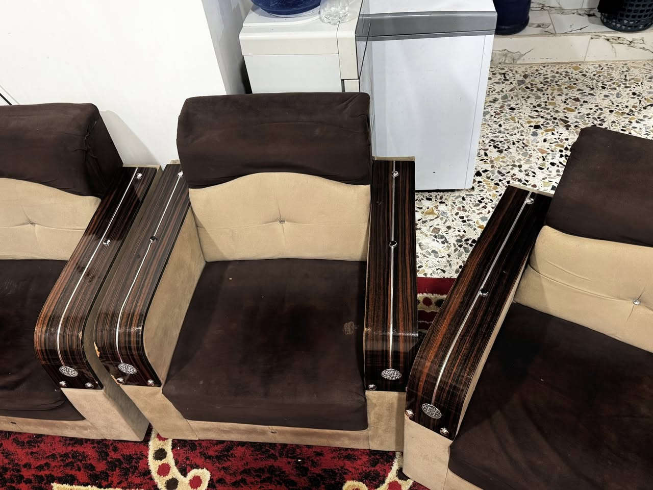 تخم قنفات للبيع( 2 قنفة كبار + 4 كراسي )
مابيه كسر خشب اصلي سعر 225 الفلوجة حي الشهداء -للتواصل ***********
