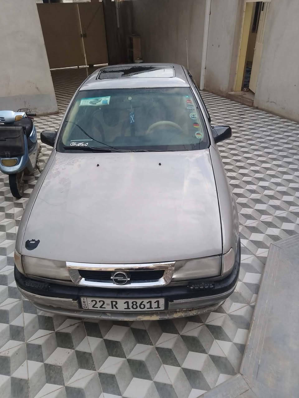 السلام عليكم فكتره ٢٠ موديل ٩٣ السياره اربيل بسمنه (منضومه غاز شغاله) مطوزه جماليه بدون معجون موصفات قفل مركزي سلايت جمات كهرب ***********
