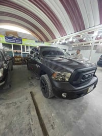 دوج رام  موديل 2023 نص فول  كلين ماعده بارد مقدار جف في البنيد  8سلندر...