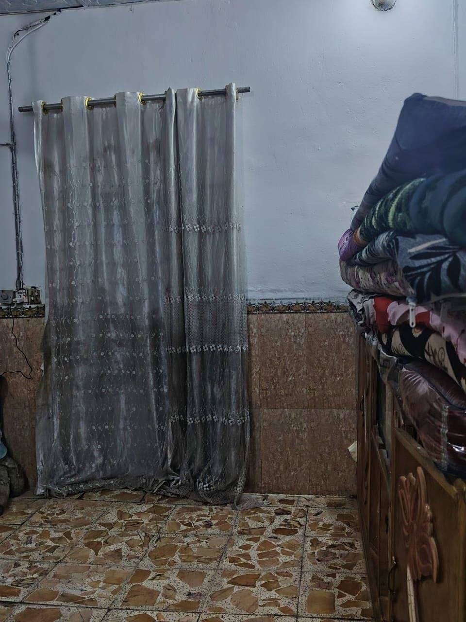 السلام عليكم
دار 100 متر للبيع يحتوي الدار على غرفه او صاله وستقبال او صحيات داخليه او خارجيه 
بناء الدار بلوك والاساس تجعيب والسكف عكاده السعر 18 او بي مجال 
العنوان النجف الاشرف شارع علكم فرع اسواق الاخوين 
***********
***********

