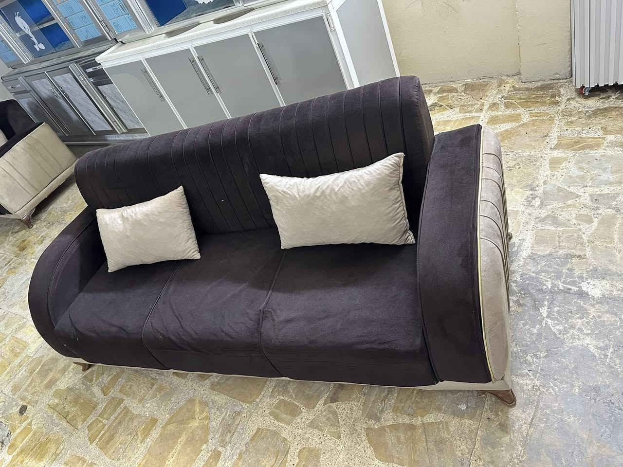 السلام عليكم تخم تفصال 3قطع جديد لبيع +كاونتر جديد حيل نضيفات سعر التخم 150 والكاونتر 450 مكاني نجف كوفه ‭0777 671 3925‬ رقمي ❤️
