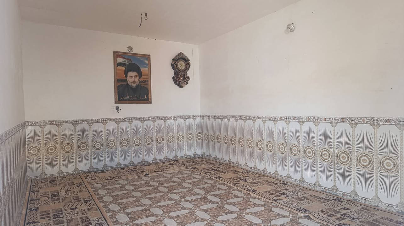 بيت للبيع
مساحته ٢٥٠ متر متوفر ٣ غرفه (4*5) وصاله واسع ٧ امتار ومطبخ واسع مع حمام داخلي وصحيات خارجيه وديوانيه كبيره . 
مكانه حي الزهراء قرب مدرسه امام الموحدين الجديده قريب مجمعات شارع معمل الزيوت . 
السعر والتفاصيل عبر رقم الهاتف 
‏‪***********‬‏
‏‪***********‬‏
