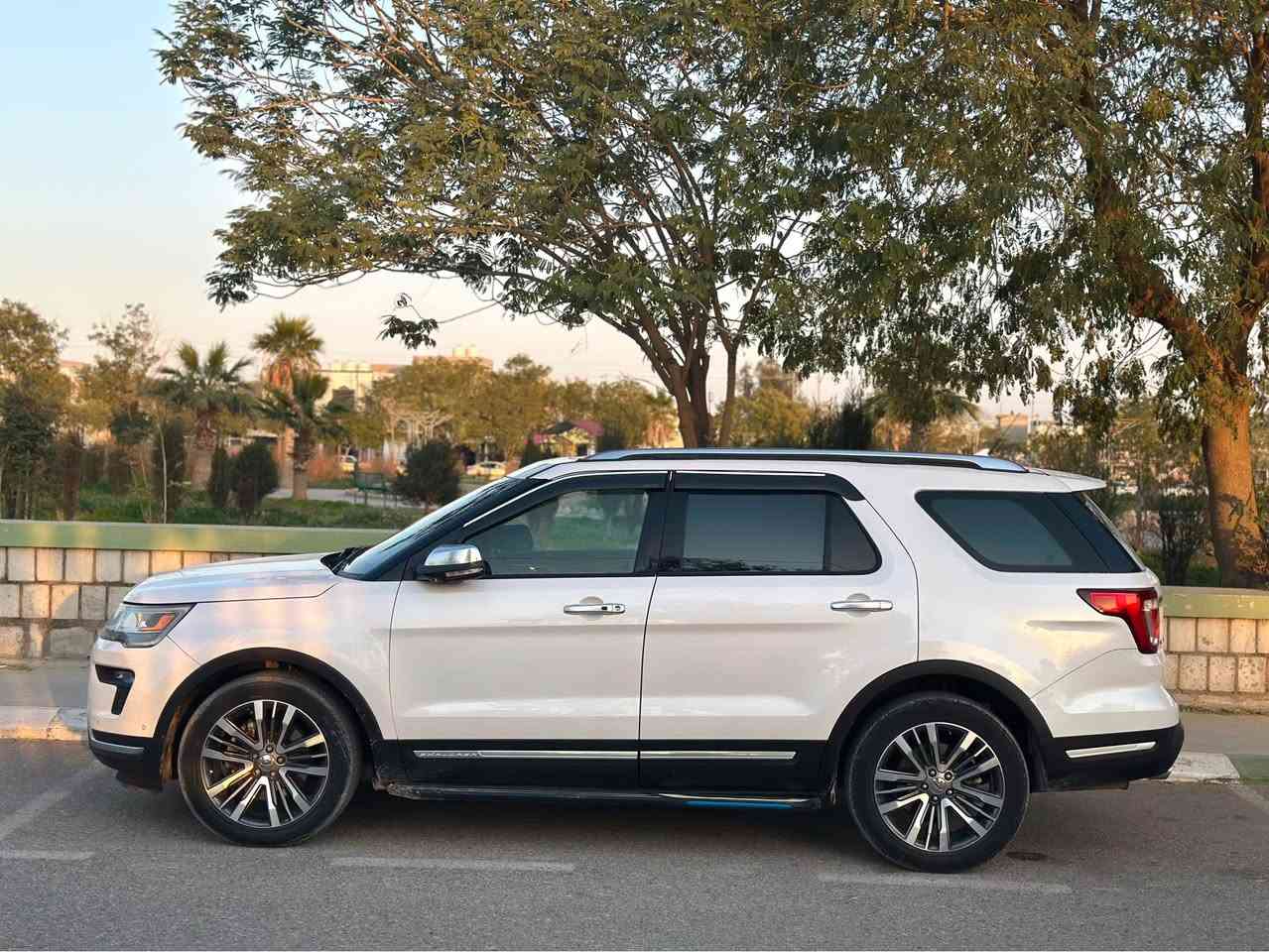 فورد اكسبلور 2018 محرك 6سلندر توين توربؤ مواصفات بلاتينيوم اعلى مواصفات قوة حصانية 400 حصان 
محرك دوش كير و محرك كفالة ماشية 78 الف 

بيه كلير جاملغ امامي ايمن فقط بسب شخط شرط فحص 

السيارة بسمي تحويل وكالة مباشر 
السعر 223

عنوان قضاء كلار تابع سليمانية 
*********** السليمانية, العراق
