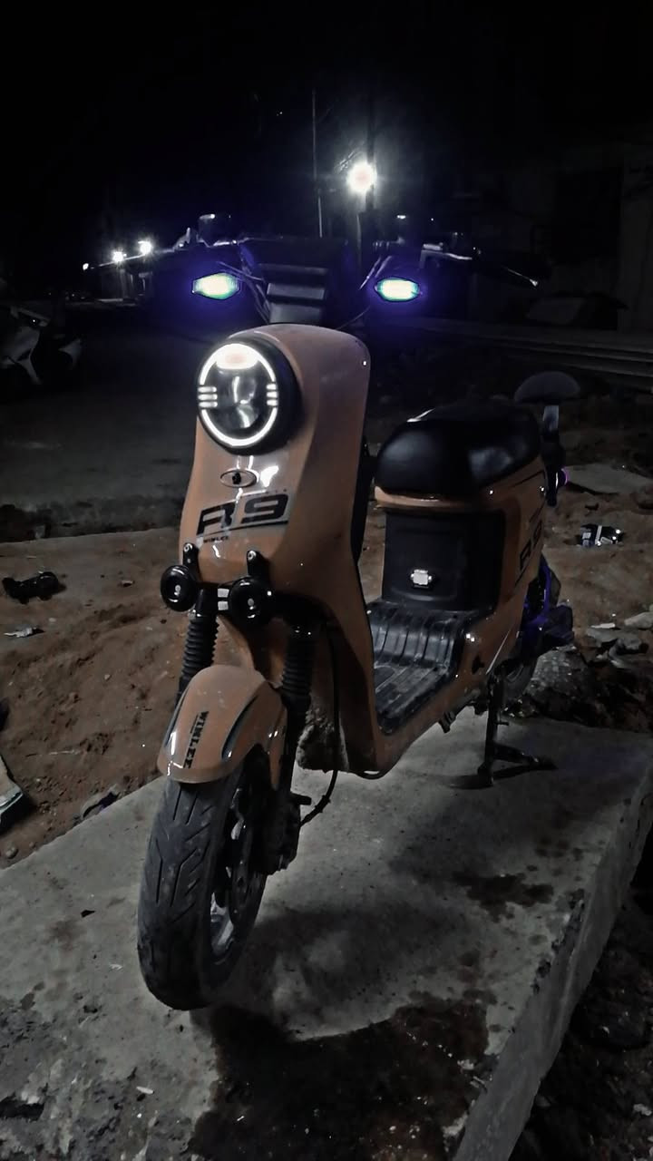 سلام عليكم  
دراجه شحن للبيع R9
دراجه عوزه عنبار بريك وره 
سرعته 60 
سعر 350 قليل 
رقم ***********
