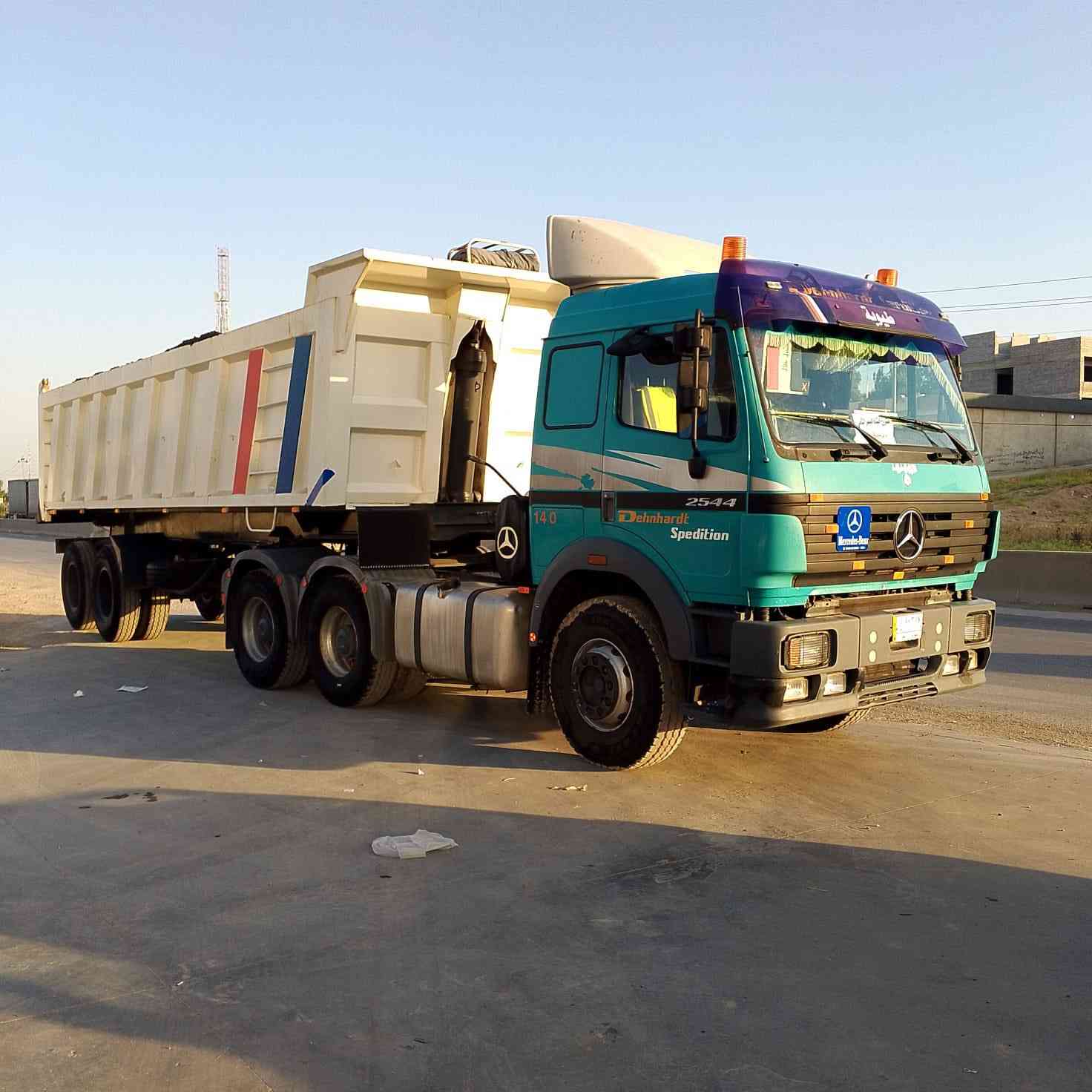 السلام عليكم
من رخصة الادمن 
سياره كرواتي سكس للبيع موديل 1997 
محرك 38 بم كهربائي / كير كهربائي
مكفولة كفاله عامه لا تنقيص ولا بخار
عربانه ذرعه 35 تخم تاير السياره جاهزه للعمل
مكان السيارة الانبار _ الرمادي سعر السياره 5 شدات وبيها مجال للأستفسار ***********
