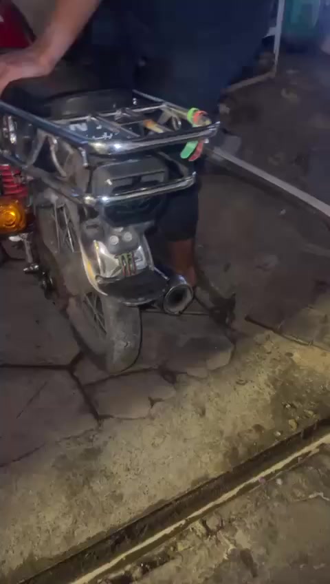 ‏سلام عليكم ورحمة الله وبركاته دراجة إيرانية النوع نام دي 24 دراجة حلوة ونظيف يحتاج لها شوية نواقص مكان البياع السعر 350 رقم تلفوني *********** وأنا خادمكم دراجة كلش حلوة ونظيفة و الله شاهد متوازي بيها
