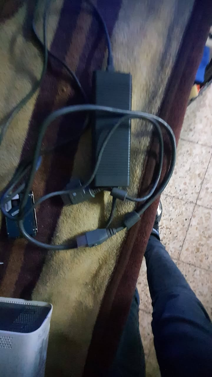 اكس بوكس 360 فات شغال كامل ملحقاتة يشغل أقراص لاصلي وكوبي 16 لعبة قوية مكاني جميلة شارع  خير الله سعرة 70الف بي مجال  ***********
