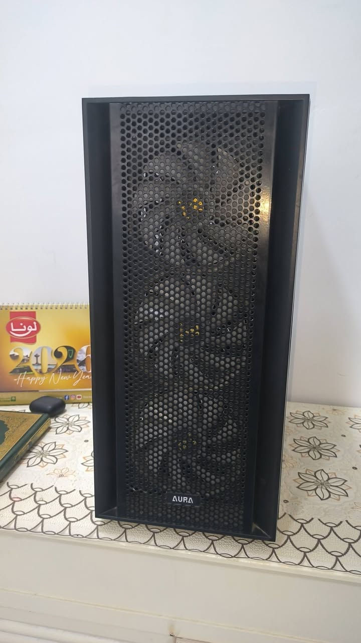 كيس مرتب نضيف جدا استعمال يوتيوب و سينمانة😂 Rtx4060
الكيس (PC):

​المعالج: Intel Core i5-10400F

​كرت الشاشة: NVIDIA RTX 4060 (كرت حديث وقوي جداً)

​الرام: 16GB RAM
ASUS PRIME H510M-K R2.0.                             :مذربورد 
الشركة: ASUSTeK COMPUTER INC. (ASUS)
​SSD NVMe سعة 1 تيرابايت (1TB).
بور سبلاي GAMDIAS Helios E1 600W
مكاني بغداد دورة
***********
سعر مليون وخمسين (بيها مجال للطيبين)😄
