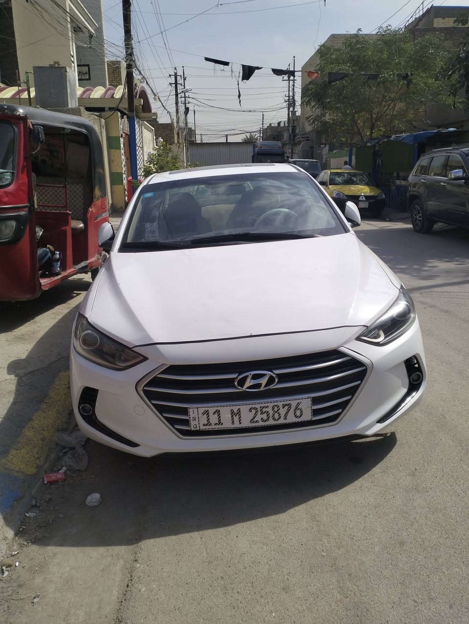 السلام عليكم انتره للبيع سياره جاهزة من كلشي سياره نضيفه وسونارها موجود بلمنشور سياره خليجي موديل 2017 سياره معروضة 125 وبيها مجال حق الجيه عنوان بغداد مدينه الصدر هاتف ***********
