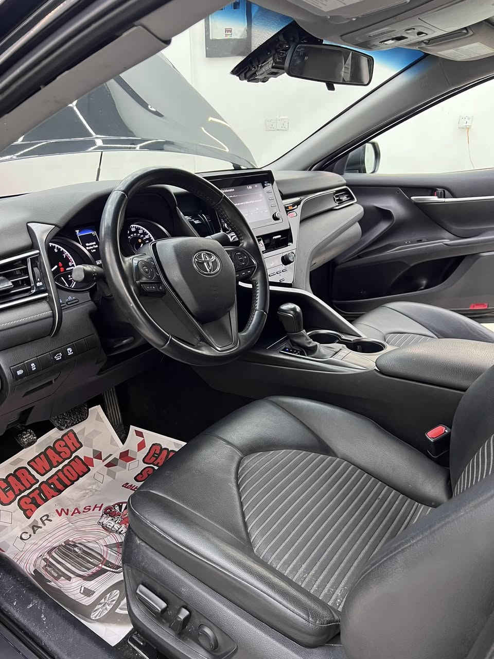 السلام عليكم 
كامري se
23 model
مواصفات معروفه
بدون صبغ بارد بيه بس
سعره ١٥٩ ورقه اخو البلاش
بدون لوحات تترقم جميع المحافظات 
للاستفسار 
***********
