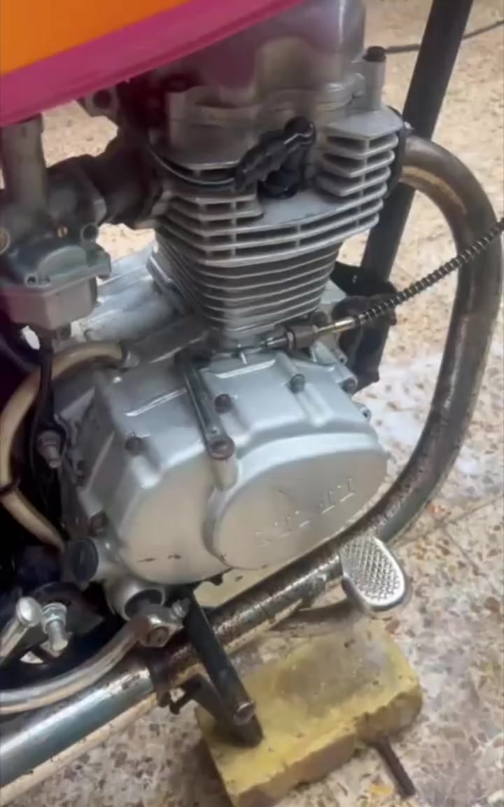 السلام عليكم ورحمة دراجه ايراني ادوات الراجه شغاله الدراجه وين ما تريد روح بيه كلشي ما بيه السعر 200 مستعجل علئ بيعه كلش ***********
