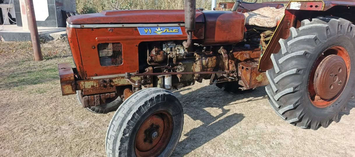 السلام عليكم للبيع مكينه عنتر موديل88مكينه بلاد وضع شركه تخم تاير جديد توني شاده محرك كير اكسن هودرليك مكفول كشر بلاد وضع شركه مكان بابل جبله قرب الخط السريع***********
