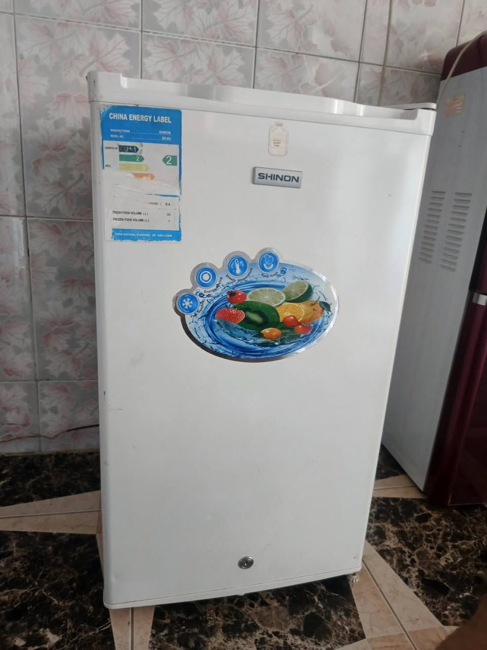 سلام عليكم ثلاجه لبيع سعره 80وبيه مجال ***********
