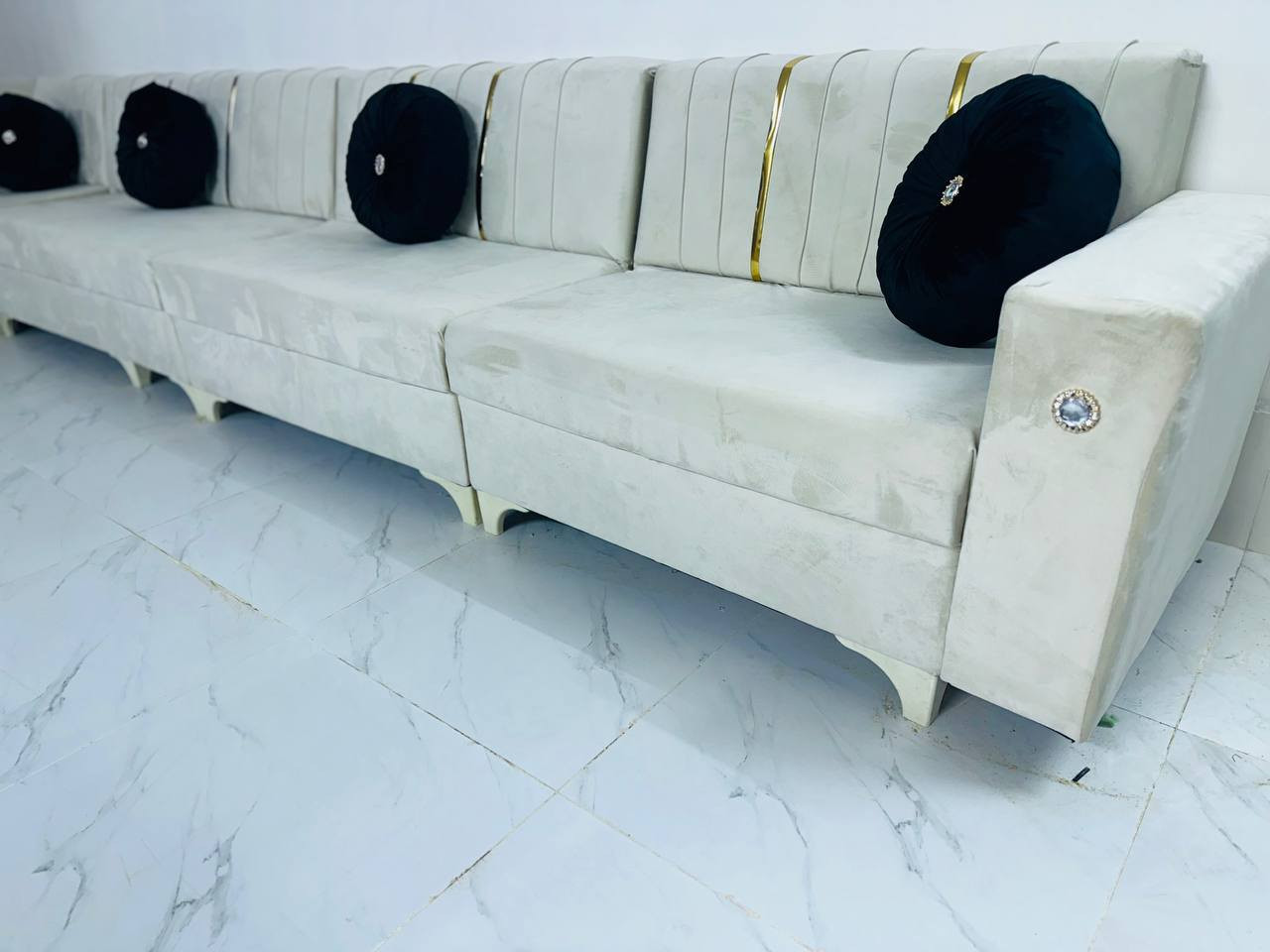 قنفه مستعمل 9 نفرات مغلف 
السعر: 175 الف  بيه مجال
الخشب ولاسفنج كلش زين درجه اوله
عنوان اربيل مامزاوه
يوجد عندنه توصيل في اربيل و موصل فقط
للتواصل ***********/***********
الرقمين عليهم واتساب
