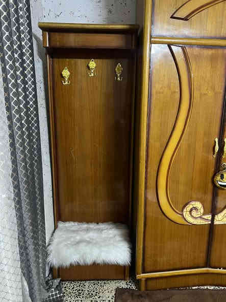 غرفه نوم للبيع نظيفه ثكيله وخشبه قوي سعره600وبيه مجال ***********
