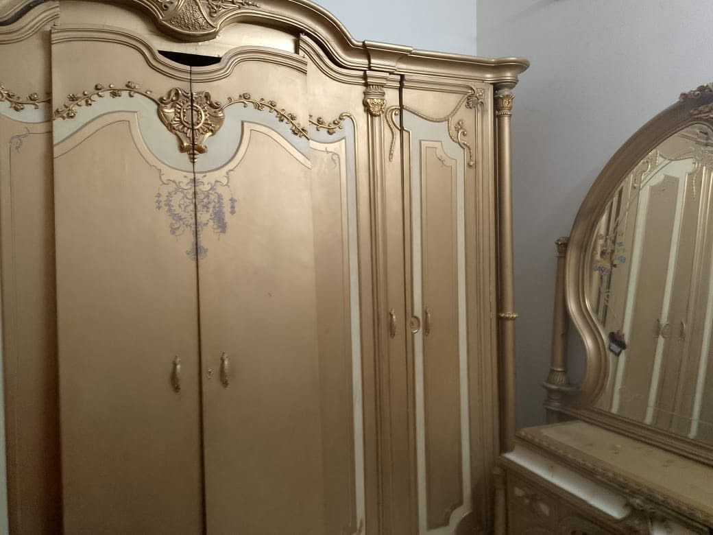 للبيع غرفه نوم مصريه مستمله في حاله جيده  6قطع أضرارها فقط نرماده ابواب السعد 900الف المكان بغداد منصور داودي الاتصال واتساب ***********
