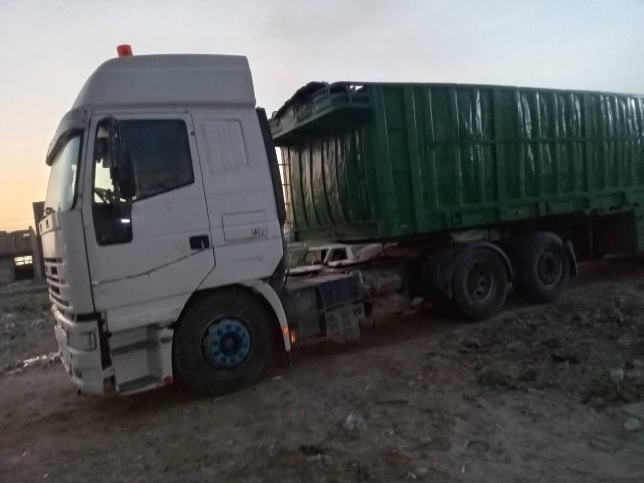 للبيع افيكو موديل 2000 رقم بغداد تحويل مباشر مكان السياره بغداد السعر ٨٠ / ***********
