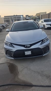 كامري ٢٠٢٣ • مواصفات LE • ضرر خلفي