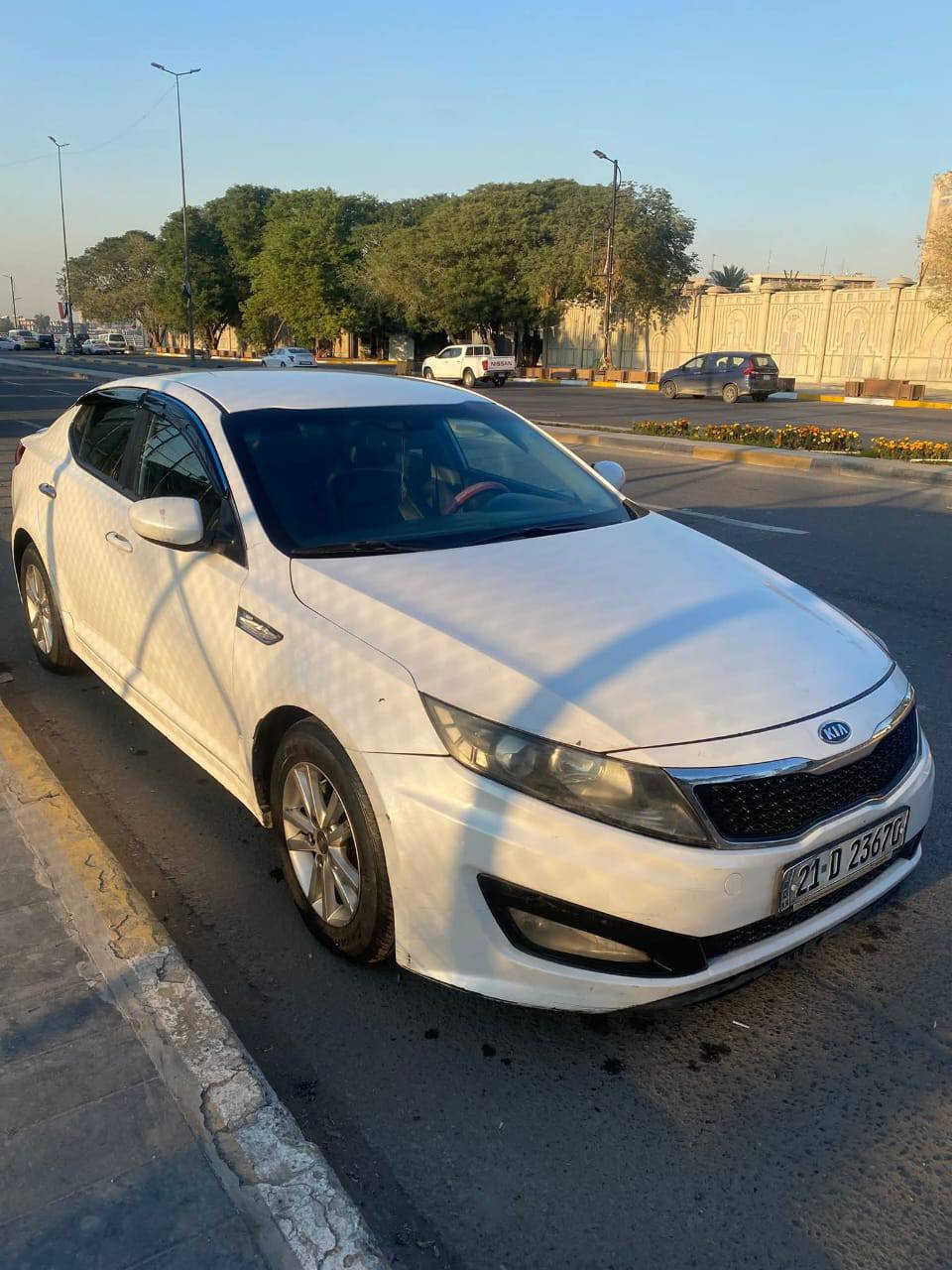 للبيع اوبتيما موديل 11 لون ابيض خليجي مواصفات نص فول رقم سليمانيه سنويه جديده هزه جديده  محرك الفين دوش ماشيه 130 الف مكانهه واسط الكوت ترهم مراوس  السعر 118 بيهه ربع البنيد صبغ و جاملغ امامي جهت السايق  ***********.  ***********
