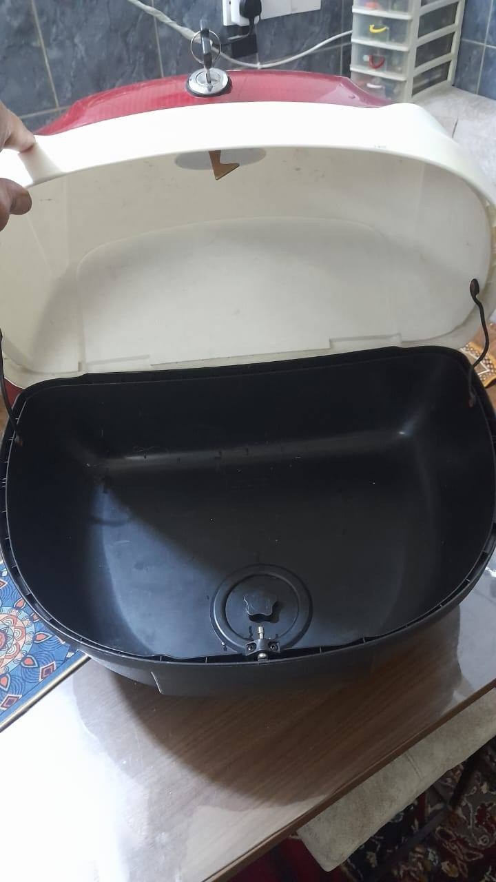 جنطه حجم كبير  كامله قاعدتها ومفتاحها للاتصال *********** بغداد عامريه
