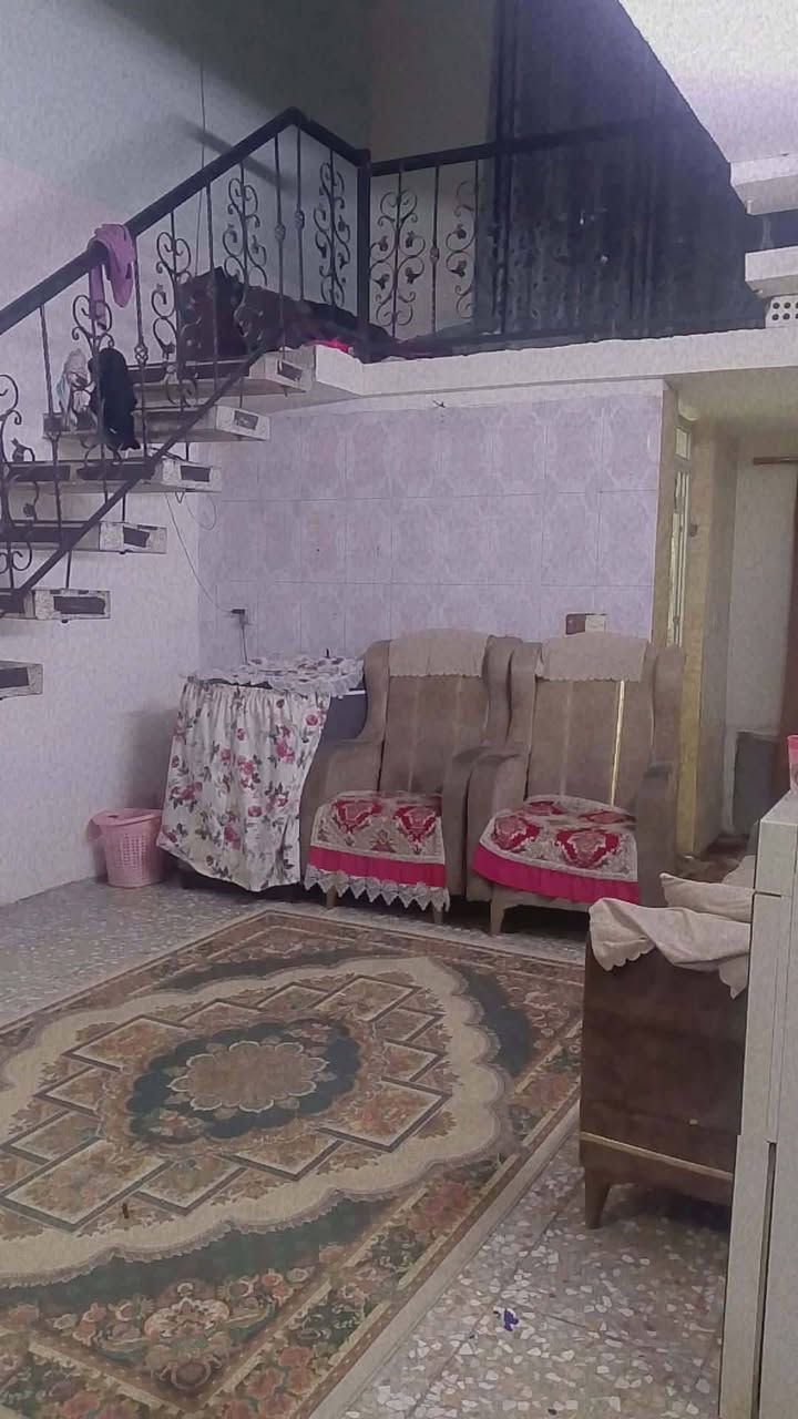 دار للبيع منطقة جسر ديالى العريفية 
زراعي 25 مساحة الدار 300 متر 
استقبال ومطبخ وصالة وربع غرف نوم مع صحيات داخلية وخارجية مع منور يصير مطبخ خارجي للاستفسار الاتصال ع الرقم *********** او واتساب
