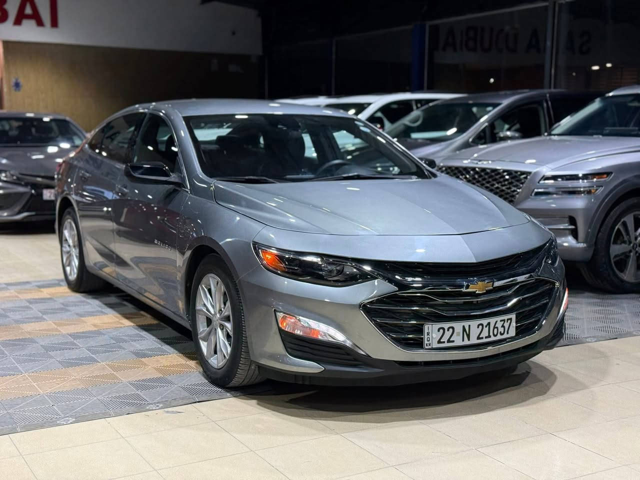 شيفرولية ماليبو LT موديل 2024 لون سلفر
#الضرر  : جاملغ وبنيد
#الرقم : مرقم إربيل الرقم الحديث ( تحويل او وكالة )

#المواصفات :

▪️السيارة : شيفرولية ماليبو
▪️المحرك : 1.5L توربو (اربعة سلندر )
▪️حجم الويل : ويل كب حجم 18
▪️بصمات عدد 2 للأبواب مع بصمة جنطة وبصمة تشغيل وتشغيل عن بعد
▪️لايتات اصفر مع كشافات دعامية LED
▪️سايد بريك دگمة
▪️شاشة الدشبول حجم كبير ( ايباد )
▪️كامرة خلفية دوارة اصل مع الستيرن
▪️كشنات السيارة مخمل اسود 
▪️تدفئة لكشنات المقدمة
▪️تحكم فول كهرباء لكرسي السائق
▪️قطعتين تبريد امامي وخلفي
▪️ تشغيل عن بعد
▪️جنطة كهرباء
▪️سستم صوت 
▪️تحكم ستيرن جهتين بلوتوث وحاكية وكروس سرعة وتحكم صوت 
▪️نظام ABS مانع انزلاق

السعر المطلوب : 127 ورقة مع المجال
 
الاتصال على :*********** للتواصل
