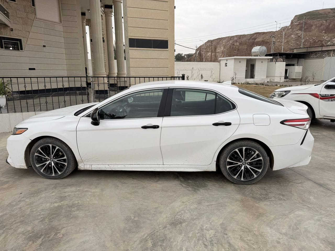 كامري للبيع موديل 2019 مواصفات SE رقم صلاح الدين تحويل مباشر
كير محرك صدر تايرات تبريد تدفا كلها شرط ضرر قطعتين 
صور الضرر موجود بالمنشور ضرر خفيف مع رقم الشاصي بدون داخل 
سياره جاهزة مكاني الزويه السعر 180 وبيها مجال 
***********
