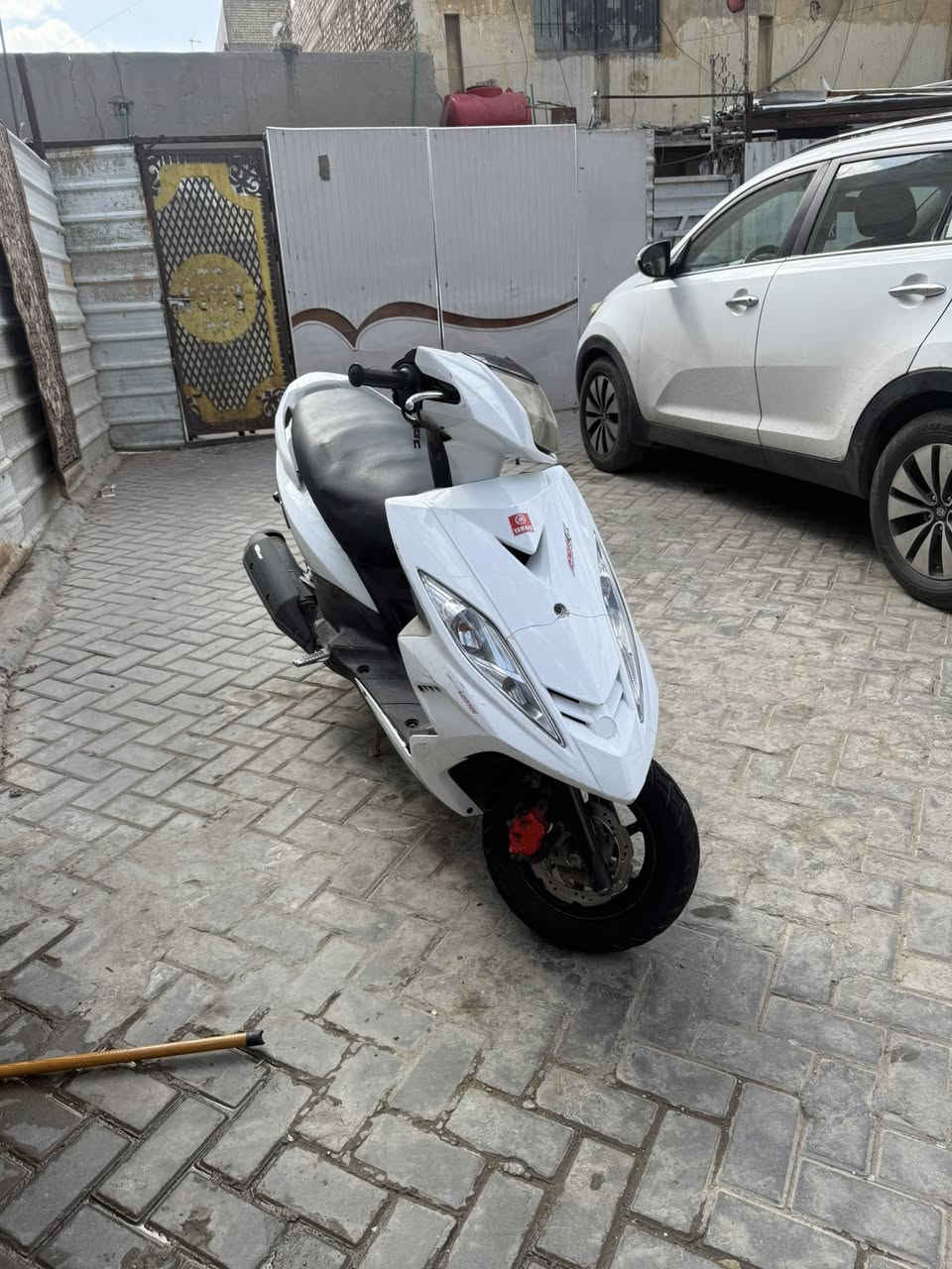 السلام عليكم جيتي ار كامله مكمله مكينه ناعمه كهربائيات كله شغال لايت زنن اصلي كلج امامي رياضي نقصهة بس جامعه اشاره خلفيه وقايش تعبان سعر 700 مكان بغداد مدينه رقم ***********
