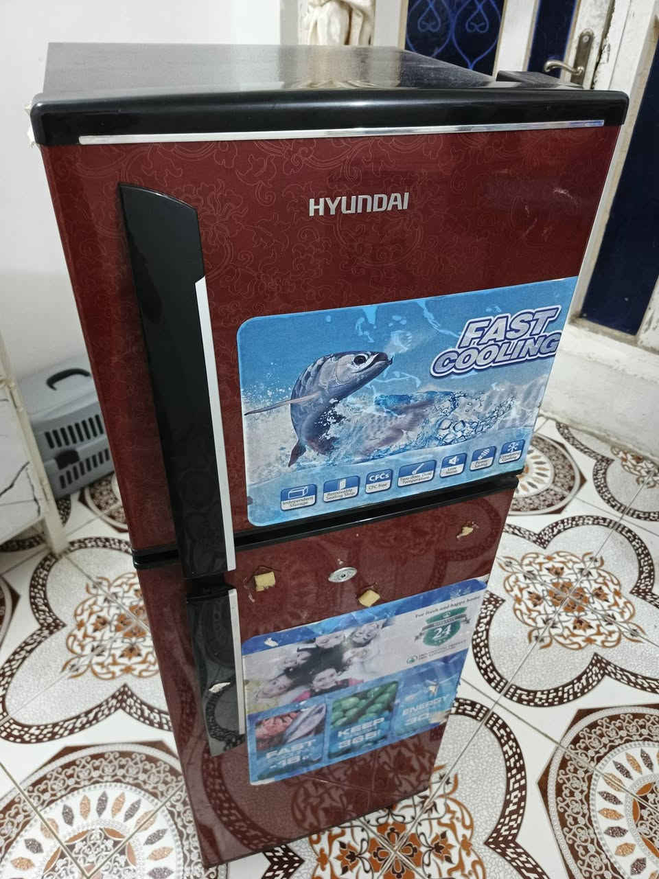 ثلاجه 10 قدم بس الفريز عطلان ماطور شغال وداخل نظيف ***********
