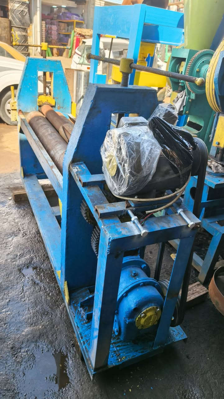 روله درفله 6و8 ملم عرضها 170سم ماطور 7.5 حصان ياباني سويج كهربائي اتجاهين ***********
