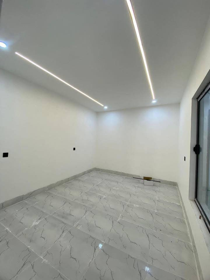 بيت للبيع في أربيل حي قربوو
125 متر
يتكون من :-
3 غرف نوم // استقبال // هول // مطبخ // مجموعة صحية
سعر جدا مناسب 
 
العنوان :- على سايدين لاوان مجاور لاوان ستي 
- يسجل طابو بأسم اي شخص يحمل الجنسية
****************************
خانوو بۆ فرۆشتن لە قەرەبوو
125 مەتر 
پێکهاتووە لە :-
3 ژووری نوستن // دیوەخان // هۆڵ // چێشتخانە // گەرماو
ناونیشان :- جووت سایدی لاوان تەنیشت لاوان ستی
******
للاستفسار :-
***********
***********
https://t.me/ahmadmuftah199
