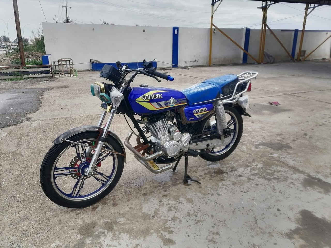 السلام عليكم
سيفان 23 وزن ثقيل  شرط»»»» للبيع 
الاصلي  باب اول0.1 نضافه فول»»» 
نشاط فول 🔥
طيران ✈️
محرك كيرشرط مامفتوح نعومه فول»»»» 
كهربائيات كلها شغاله درع امامي نشرات»»» 
 موطور مال جناي مامتعوب»»»» 
ملاحضه........ 
رجاءءء الموشراي لاتكسر بحلال ناس كلشي»»» 
 موجود بل سوك. 
السعر450 وبي مجال 
الاتصال ***********»»»»
     ***********»»» 
المكان بيجي.
