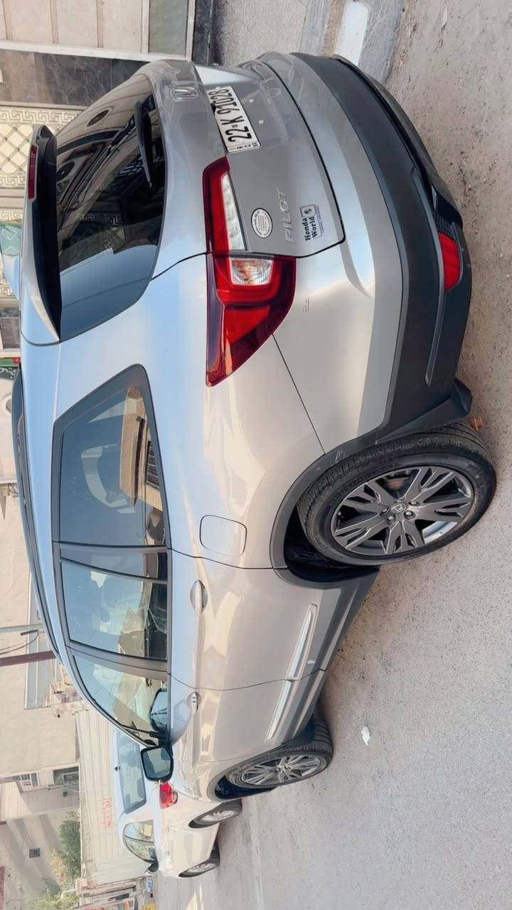 السلام عليكم اخوان اني مكلف بالنشر فقط
لبيع و مراوس و بيه مجال 
هوندا بايلوت ياباني ٢٠٢٢  ٧راكب 
وارد امريكي فول مواصفات ماعدا الكشنات مخمل
دخول جديد 
اللون السلفري المرغوب 
ماشي 49000 km قابله للزياده 
جديد زيرو تقريبا وضع شركة 
موجود وتساب و سيم كارت 
هـ ***********
 ❤️بيع و مراوس ❤️
المواصفات:
١-رادار امامي جانبي(نقطة عمياء) وخلفي 
٢-ترحيب ودخول ذكي 
٣-سويج بصمة وتشغيل عن بعد 
٤-لايت زينون ذكي وبلاجكتورات ضباب 
٥-محرك ٣ونص ٦ سلندر المرغوب 
٦-اشاير بالمري 
٧-كشنات كهربائيه حركات  وتدفئة كشنات 
اوضاع قيادة ايكو وسبورت وثلجي
٩-تحديد مسار ذكي وياخطوط الشارع 
١٠-نقاط عمياء وكامرة ذكية ٣ وضعيات دوارة 
١١-مثبت سرعة كروز عادي وذكي 
١٢-شاشة كار بلي وتدعم ايفون واندرويد 
١٣-منافذ usb وtypc  امامي ومقاعد الخلف والمقاعد الاخيرة 
١٤-تبريد ثلج بيانو ٣ قطع امامي ومقاعد الخلفية ومقاعد ال٧ راكب 
وشاشة تحكم خلفي 
١٥-صندوق ذكي شفط 
١٦-كير دكم المرغوب 
١٧-مراية ذكية تعيتم ذاتي 
١٨-ستيرن فول تحكمات وشفتات سرعة ٩نمر 
١٩-مساند جانبية شركة جلد
٢١-داخل مخمل ومدوشمهه جلد
٢٢-سيارة عزلها عالمي١٠٠% وحيف ماكو 
٢٣-سبير وعدة كامل 

رقم أربيل   وسنوية لحد نهاية ٢٠٢٩ وهزة لشهر( ١٢) ٢٠٢٥ شرط تحويل ثاني يوم
-----
الضرر:الجاملغ والباب الايمن موضح بالصور محرك السياره غير مضرر في الحادث 
  

مكان السيارة بغداد
السعر 270$ورقة وبيها مجال  
التواصل على الرقم
هـ ***********
