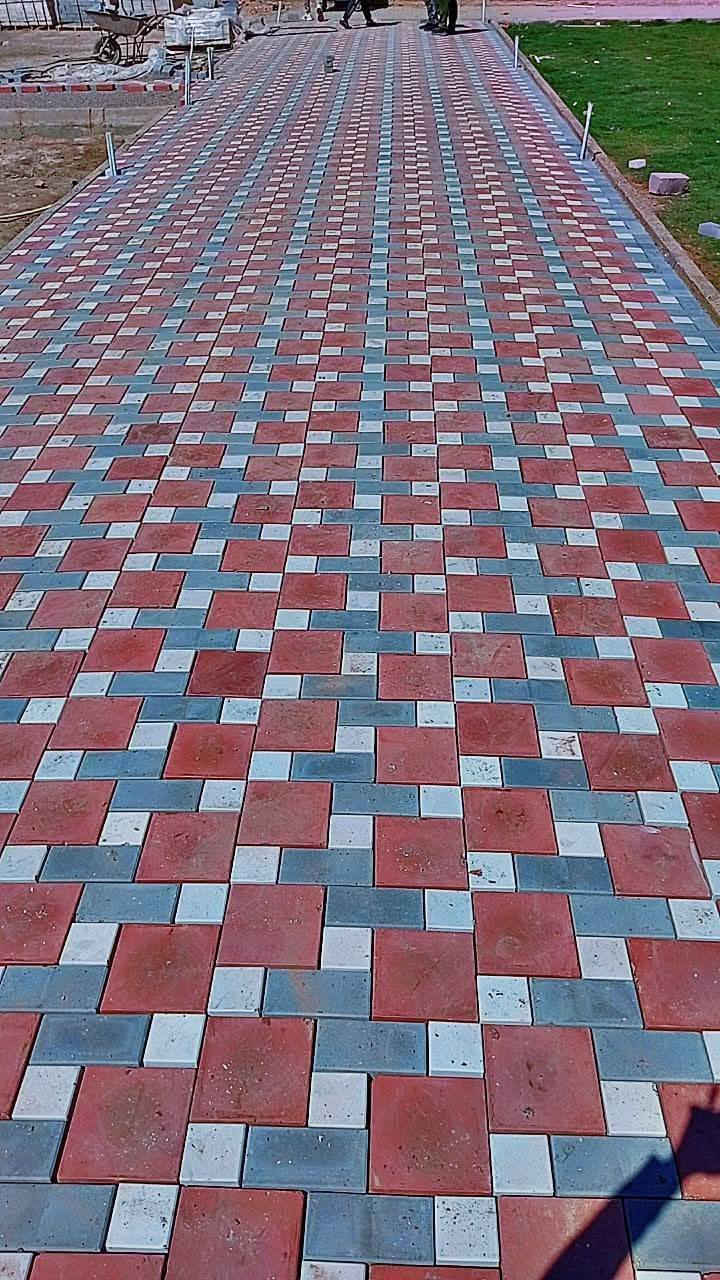 متوفر كادر عمل 
نشتغل انواع الارصفه شوارع حدائق مدارس دوائر 
 سعر يوجد كرسته وعمل
***********
