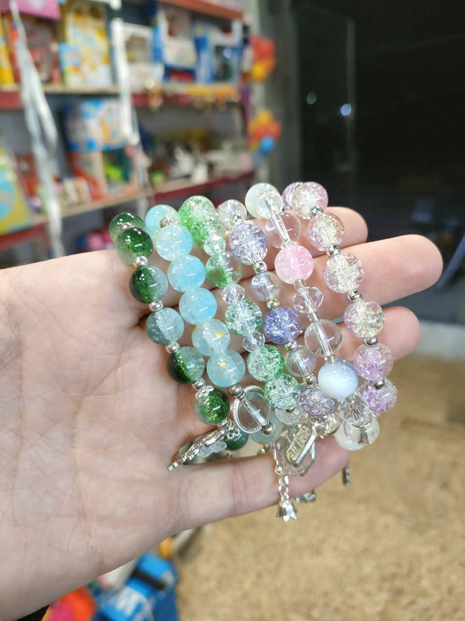 توفر لدى مكتبة يارمجة اساور 
السعر : 1.000 دينار
🔴العنوان: قرب دورة الجريسي مقابل مولدة الهادي 
⚪رقم الموبايل: ***********
🟢 واتساب: ***********
🔵تلكرام: YRMGA1@
