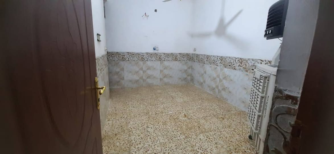 السلام عليكم
بيت للبيع 
كربلاء مقابل حي العباس 
عمود 12 فرع اسواق زمزم 
المساحه 103م 
طابو زراعي/  سند 25 
 
للتواصل ***********
