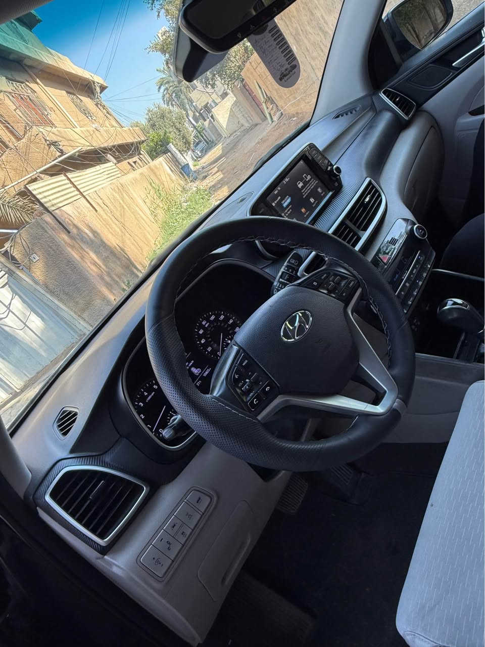 سلام عليكم 
بيع او مراوس 
توكسان امريكي لمتد 
موديل 2020
حادثها جاملغ وحافه البنيد 
جاملغ اصلي نفس اللون والبنيد مصبوغ 
ماشيه 55ميل 
سعرها 165$
بغداد السيديه  
*********** بغداد, العراق
