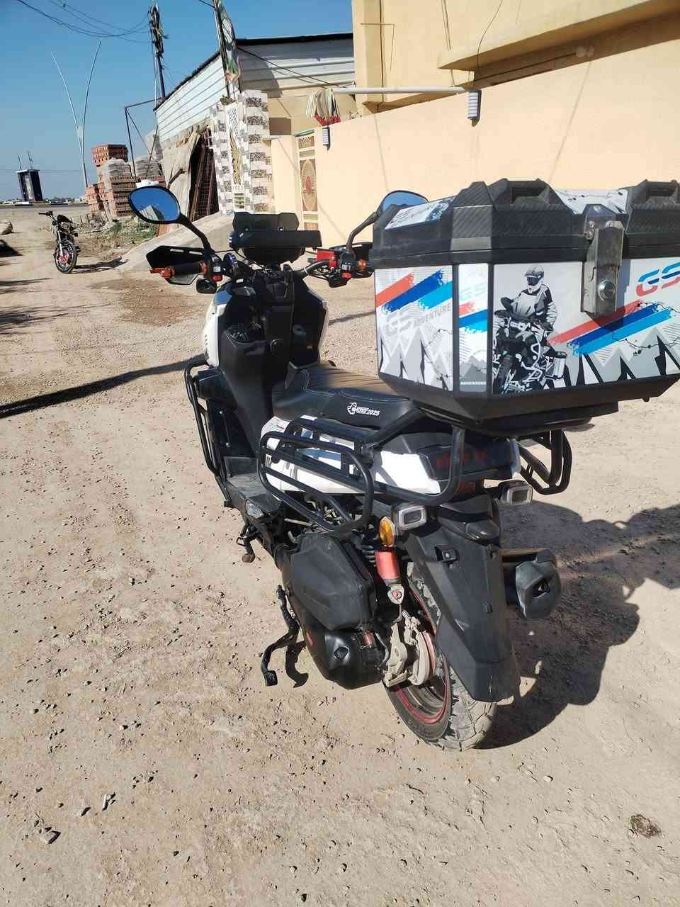 السلام عليكم للبيع دراجه اوتوماتيك موديل 2026 أوراق كامله كهربائيات كله شغاله اي نقص ما بي تشغيل عن بعد محرك مكفول من كلشي بعده جديد ما بي شي السعر 1100 وبي مجال الرقم ***********
