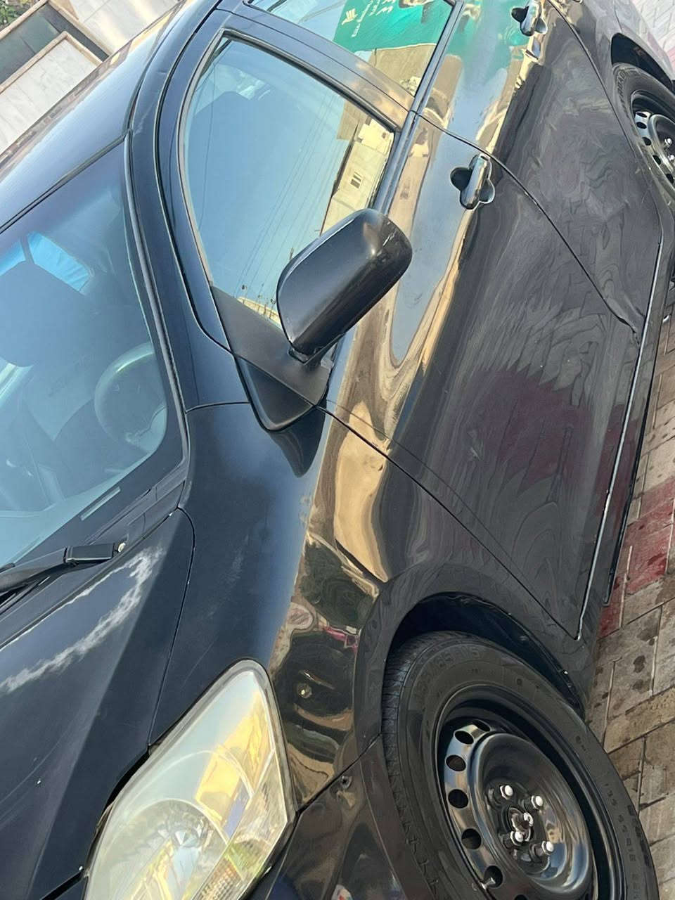 سلام عليكم 
يارس مديله 2009 أمريكا حادثها جملغ وباب خلفي السياره بدون صبغ عده حادثها تخم تاير جديد صدر جديد تبريد وي سويج اي نقص مابيها رقم إنكليزي بسمي سعرها 68 ماكن السياره بغداد الحريه الاتصال *********** ابو حسين
