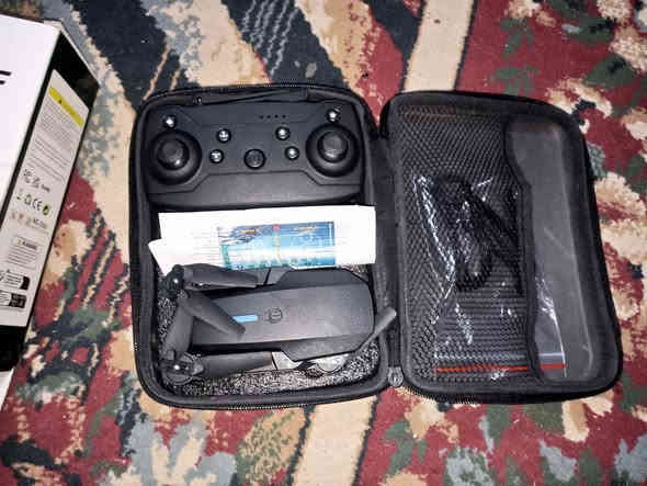 سلام عليكم اخوان عندي ها الطياره للبيع السعر 18هيه وتوصيل كامله ملحقاتهة شغاله كامره اتصور اطياره نضيفه عنواني واسط عزيزيه بل دير توصيل مجاني***********
