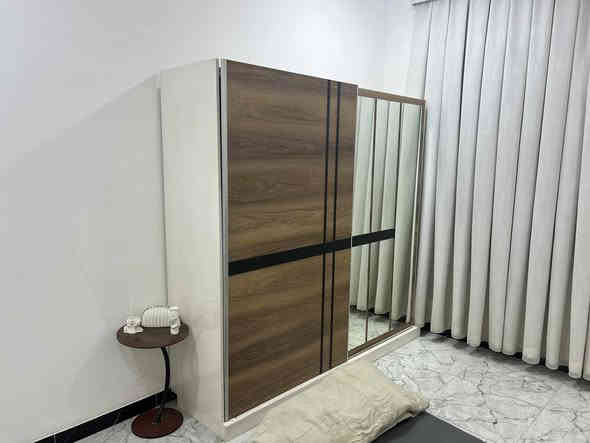 للبيع غرفة نوم نظافه عاليه ***********
