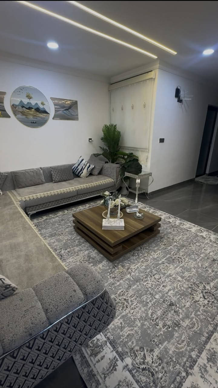 شقة للبيع في مجمع الشروق

🪧نوع العقار : شقه سكنية طابق 8

📍العنوان : مجمع الشروق 

📐 المساحة : 132م

📋التفاصيل: غرفتين +حمامات عدد2 

 صاله .استقبال .مطبخ كاونتر  كامل فصال تركي 

كاونتر كامل فصال تركي 

جدران الاستقبال مغفله بورق جدران تركي 

تغليف جدران الهول بديل الخشب +مرايه 

السقفوف ليدات اناره شمسي  

الحمامات وحده شرقي والثانيه غربي 

الشقة محدثه ديلوكس 

للاستفسار اكثر والتواصل 

الاتصال عل رقم 

‭0773 411 3016‬
