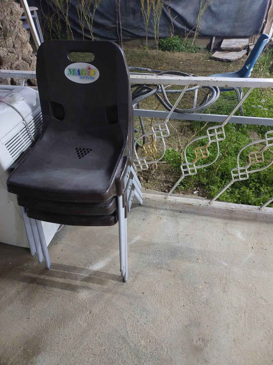 غراض مستخدمه للبيع بنكات سعر وحده ١٥ شغاله فلتر ماء سعر ٤٠ وبي مجال مبردات شغاله جاهزه كل وحده بسعر وحده سعرها ١٠٠ والثانيه ٧٥  كراسي زوج ٢٥ قفل عنوان سوك حديثه خلف جامع عبدالرحيم معرض مصطفى اتصال ***********
