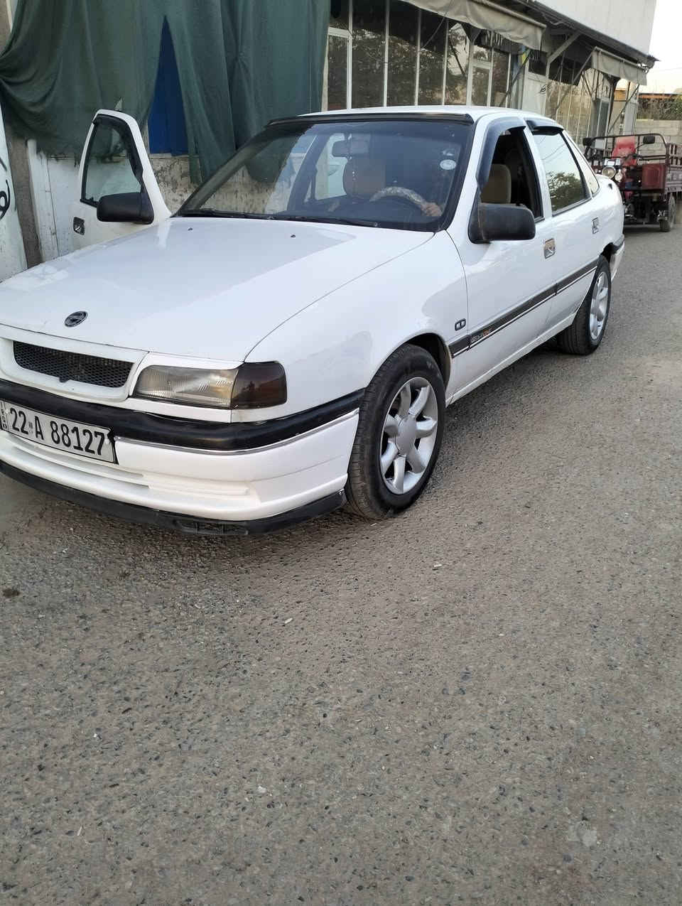 فيكترا للبيع موديل 1992 رقم جديد هزه جديد السنويه جديد جير اوتوماتيك تواصلوا على هذام***********
