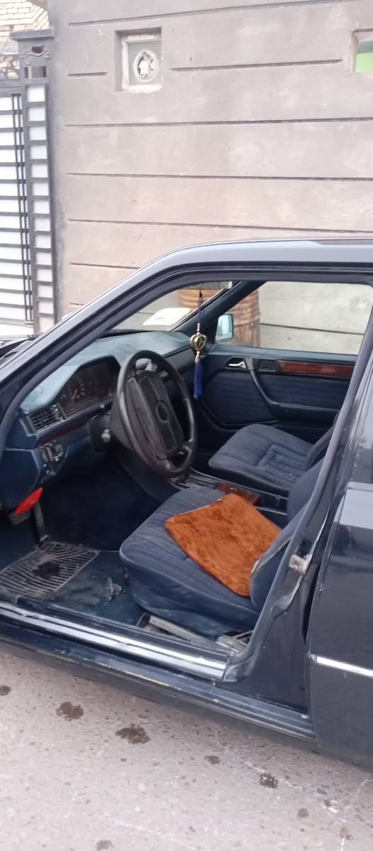 السلام عليكم اخوان مارسدس دب موديل 92 كير ومحرك بلاد  سته سلندر تخم تاير اخو الجديد كشنات كهرباء تنته شغاله كهربائيات كلها شغاله بيها ضربه جهت السايق معمره رقم بغداد سنويه صارلها شهر من انتهت مكان السياره ميسان ***********  سعر43
