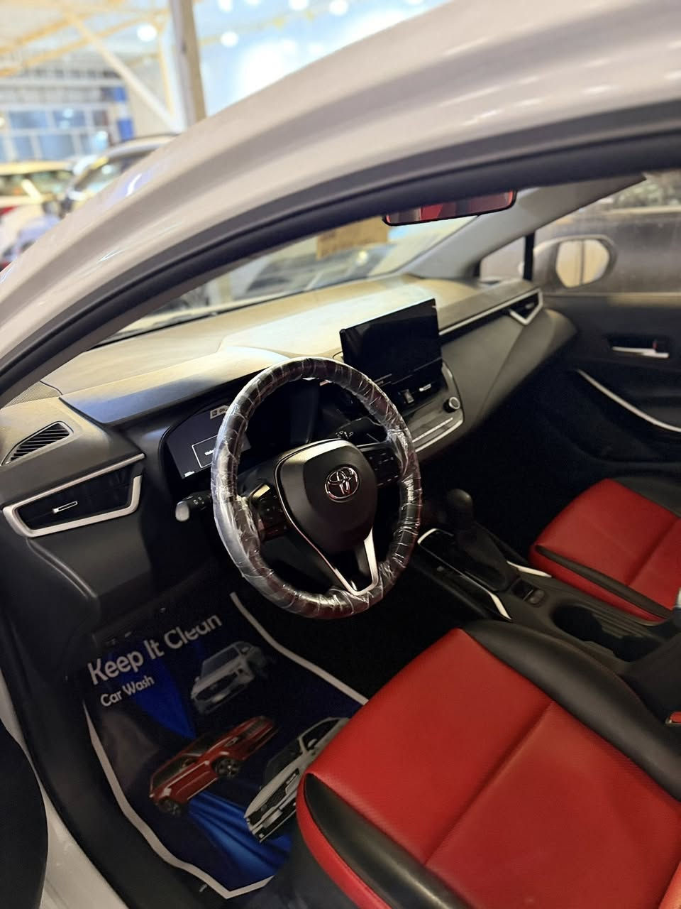 كورلا هايبرد 2025
ماشيه الف زيرو السياره 
داخل جلد احمر . كرسي كهرباء 
كفاله من زلغه
عنوان بغداد . السعر 165$
***********
