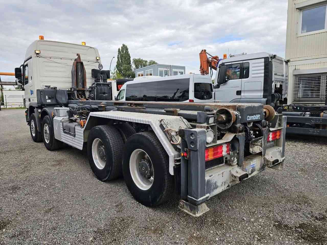 .. السلام عليكم .... اللهم صَلِ على محمد وال محمد.. 💐
 .. أكتروس عقرب …. هوك …. حجم 3244 …. نص جي اف  …. تبريد …. موديل 2010 …. ماشية / 558,000 km …. وارد ألمانيا …. 🇩🇪 …. 
🌷معرض (( يوسف شاحنات أوروبا )) .... العراق …. بغداد ...جرف النداف قرب الشركة العامة للسيارات🌷 ...للأستفسار الاتصال او الواتس اب .... بالأرقام 🔸(( 009647827373586 ))    
         يوسف _ العراق
               (( 00491631797848 ))🔹
                 ابو يوسف _ ألمانيا
.... نرجو الأنتباه .... أوقات الأتصال من .... الساعة 9 صباحآ حتى 10 مساءآ ….
